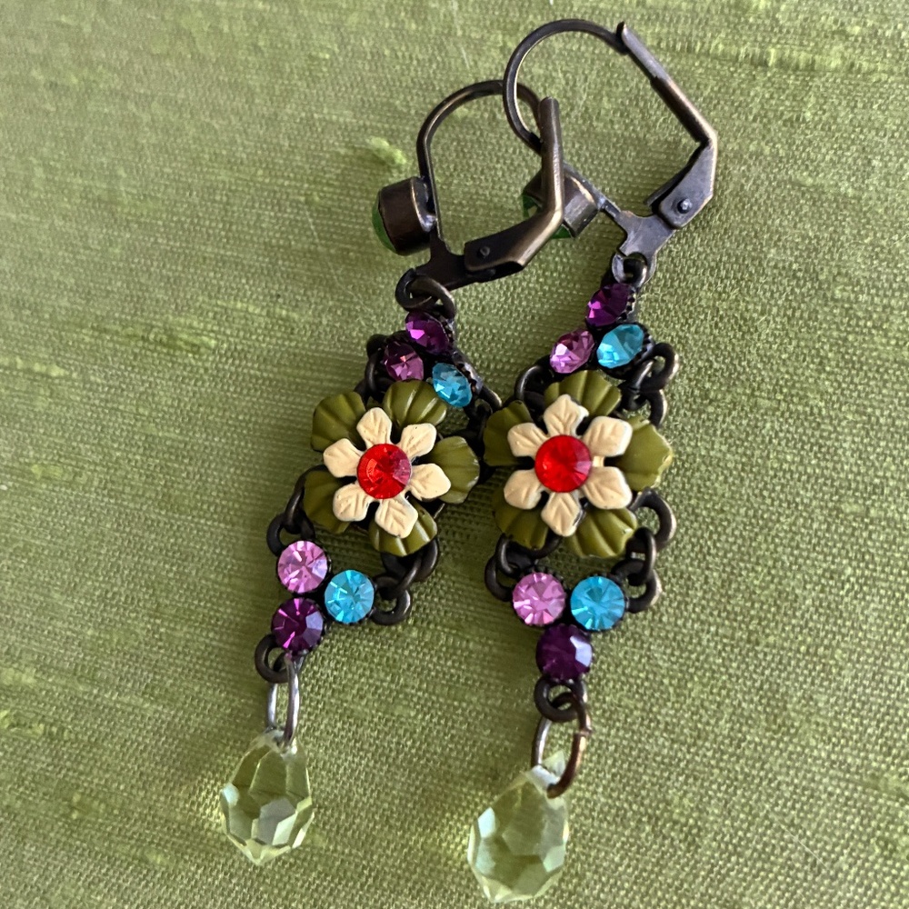 Earrings with flowers and rhinestones